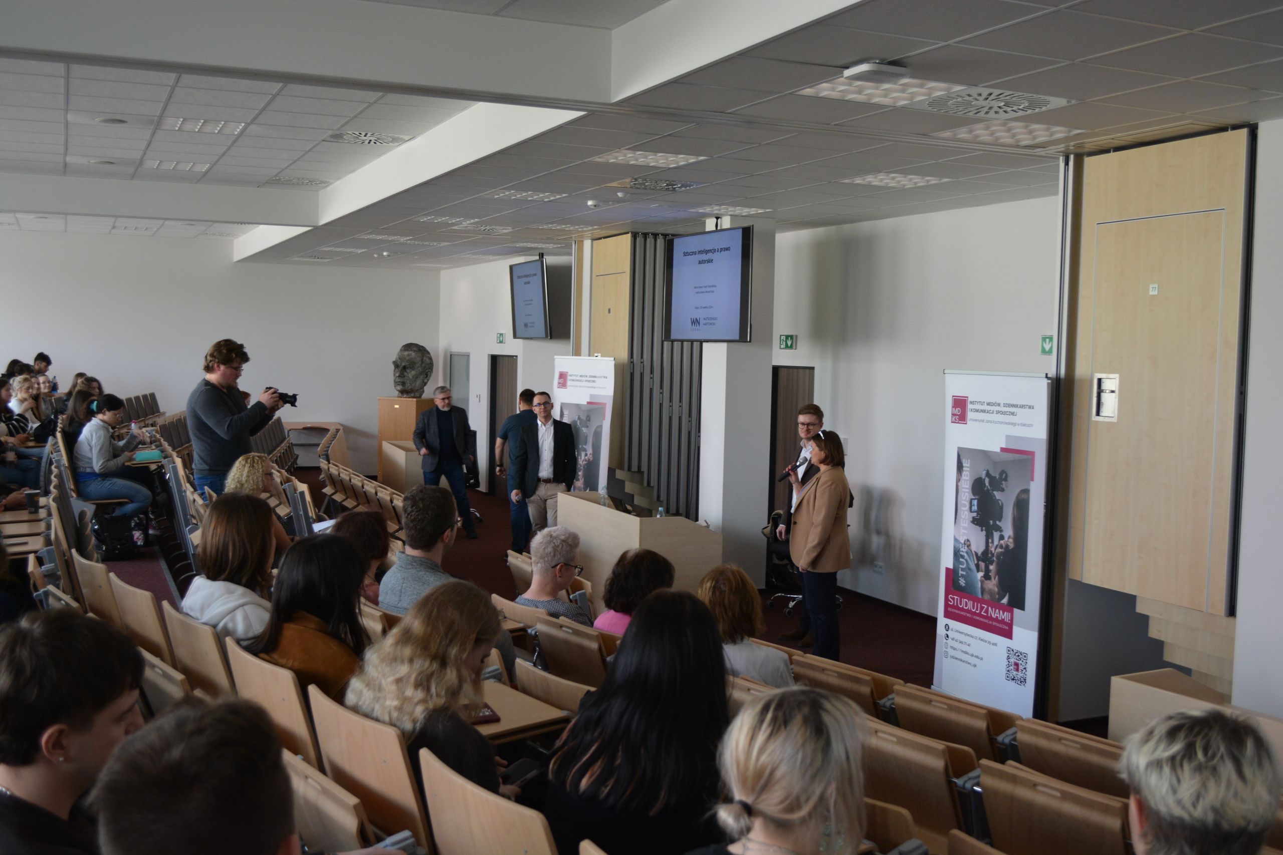 DSC_0327-scaled Prawo autorskie i sztuczna inteligencja /galeria/ 